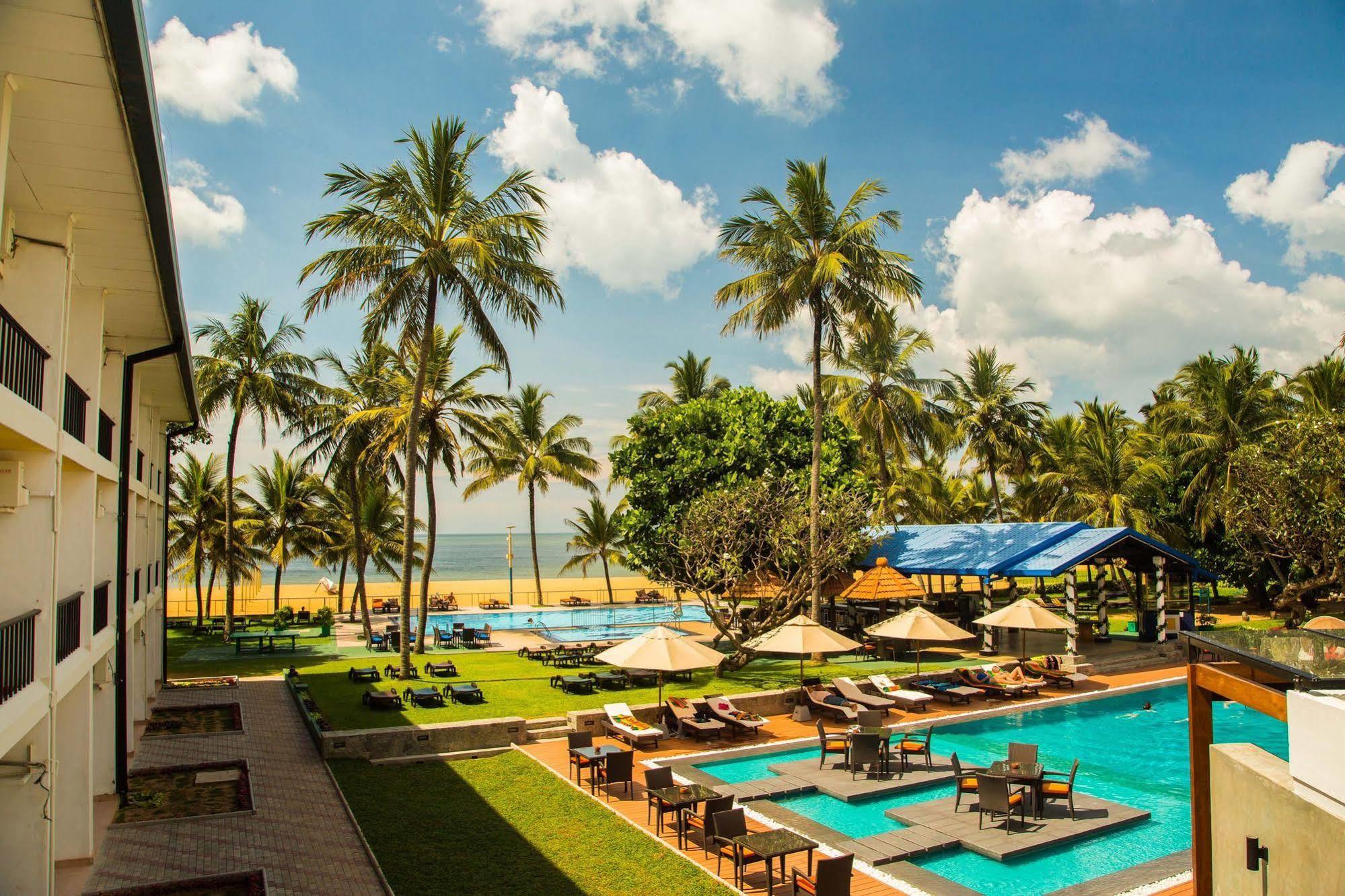 Camelot Beach Hotel Negombo Exterior foto